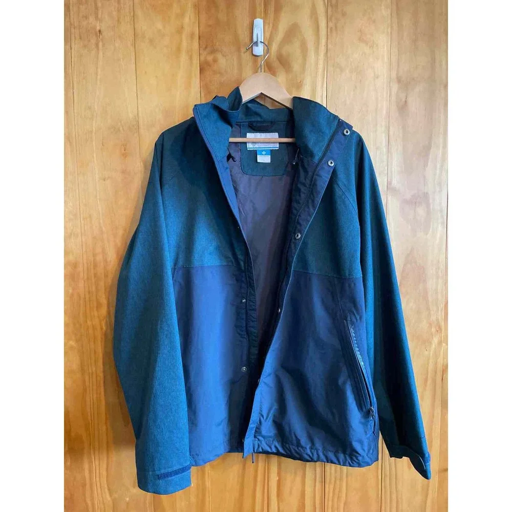 Size L Columbia Men's Rain Jacket